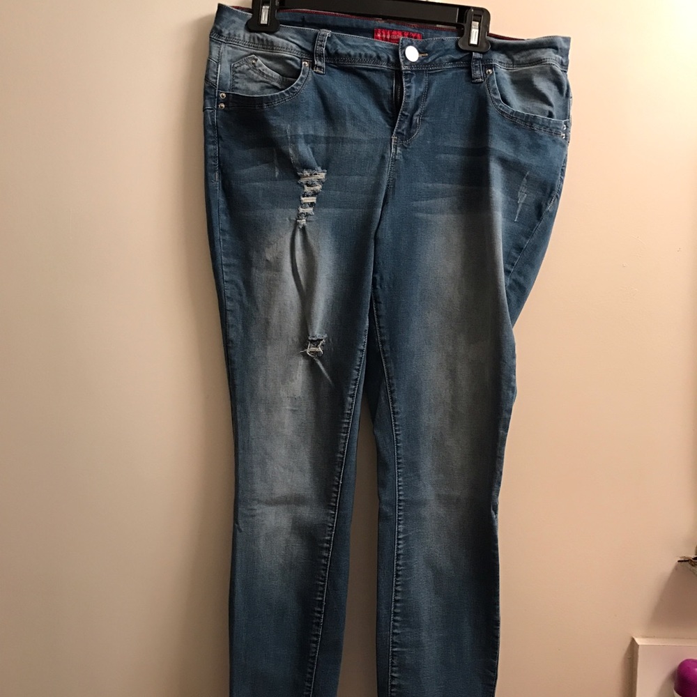 YMI (stretch) distressed jeans