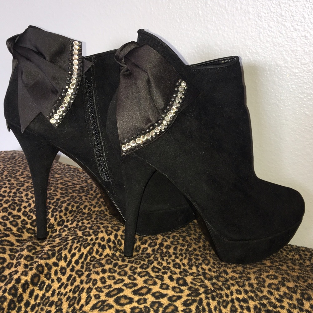 💎Black Bootie Heels 👠
