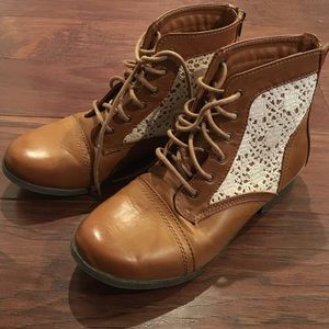 Brown ankle boots with lace
