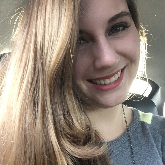 Meet your Posher, Korinne - Picture 1 of 1