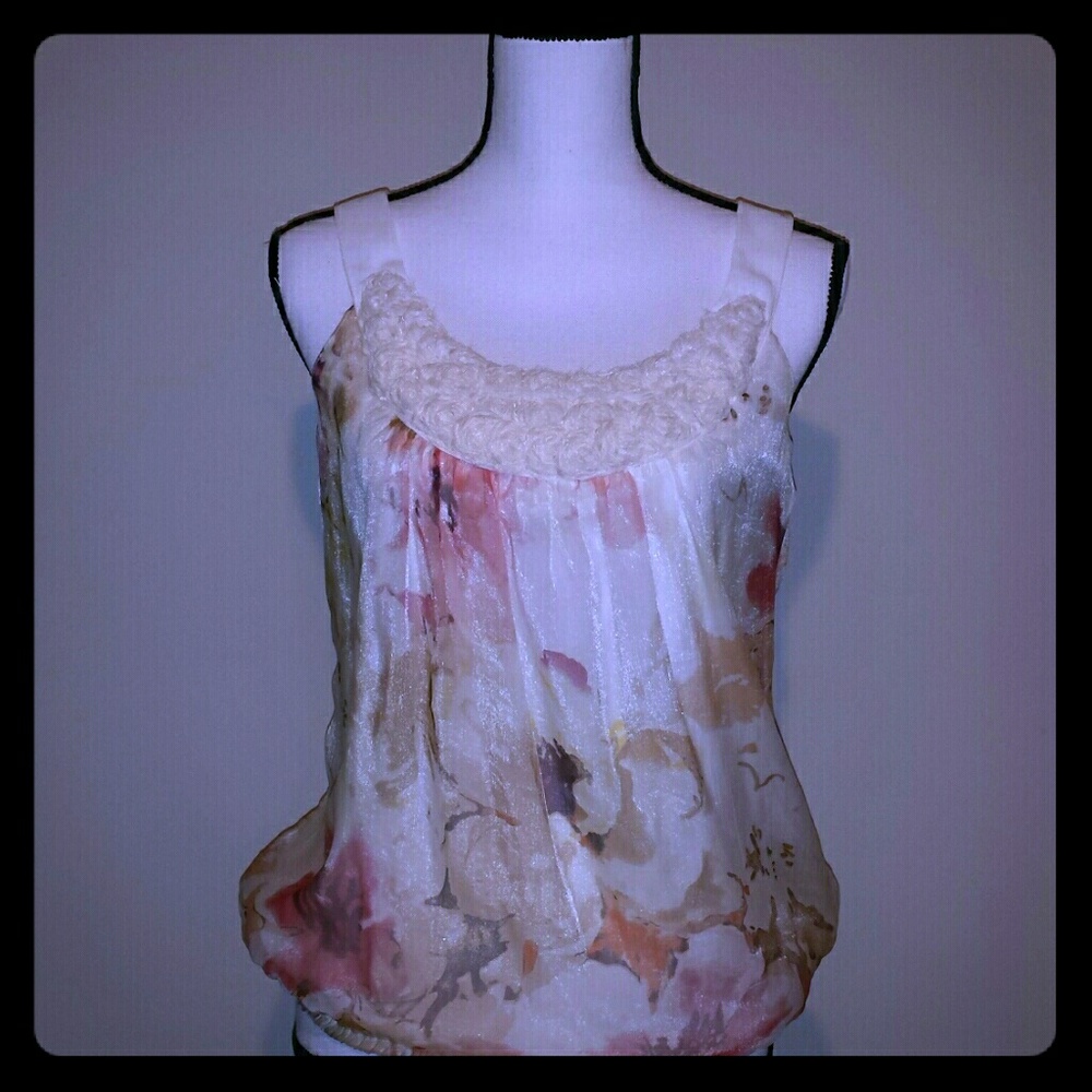 Loose yet fitted top!!