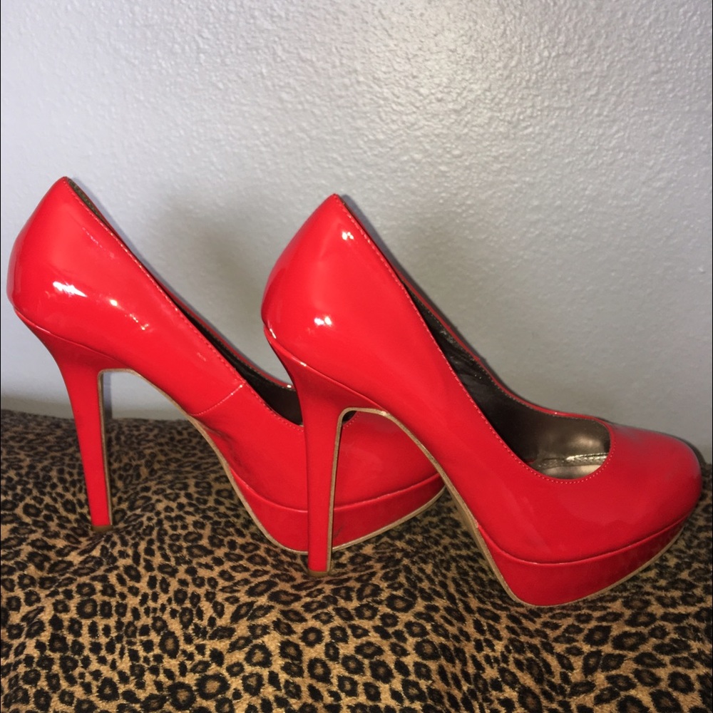 Red XXI heels 👠