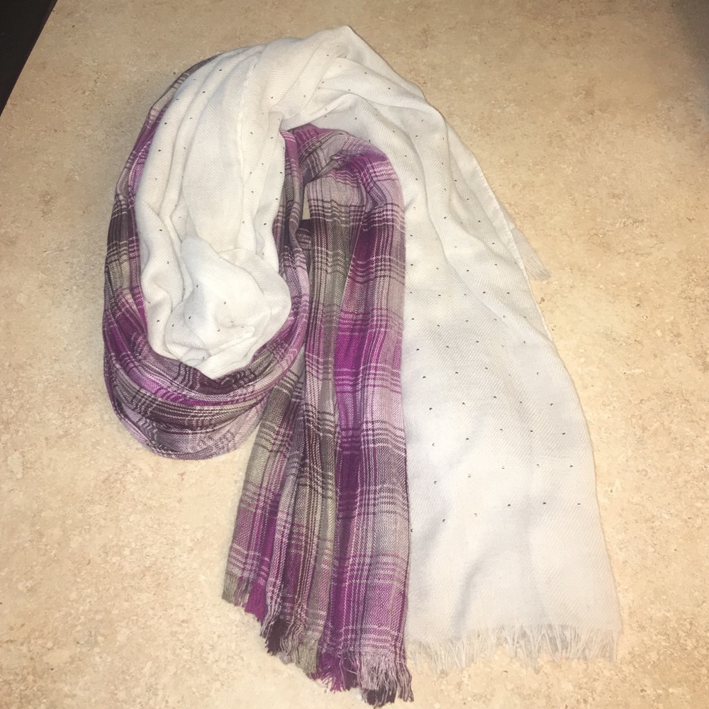 Scarf lot
