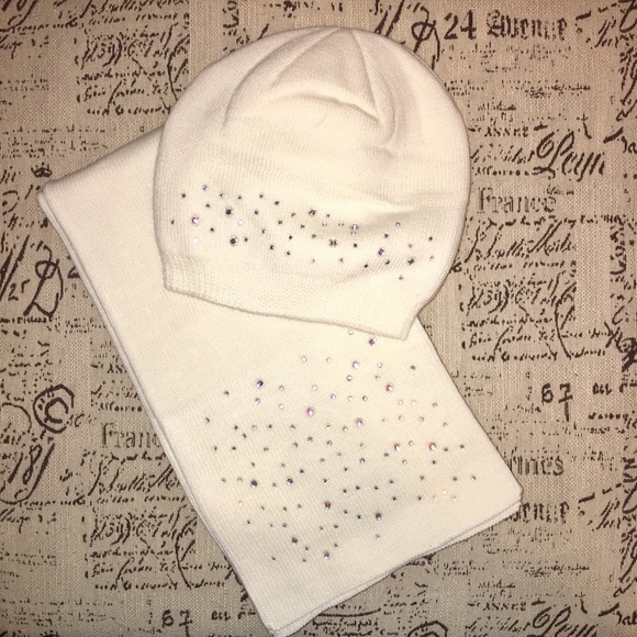 Jaclyn Smith Accessories - NWOT Cream and Rhinestone Knit Scarf and Hat