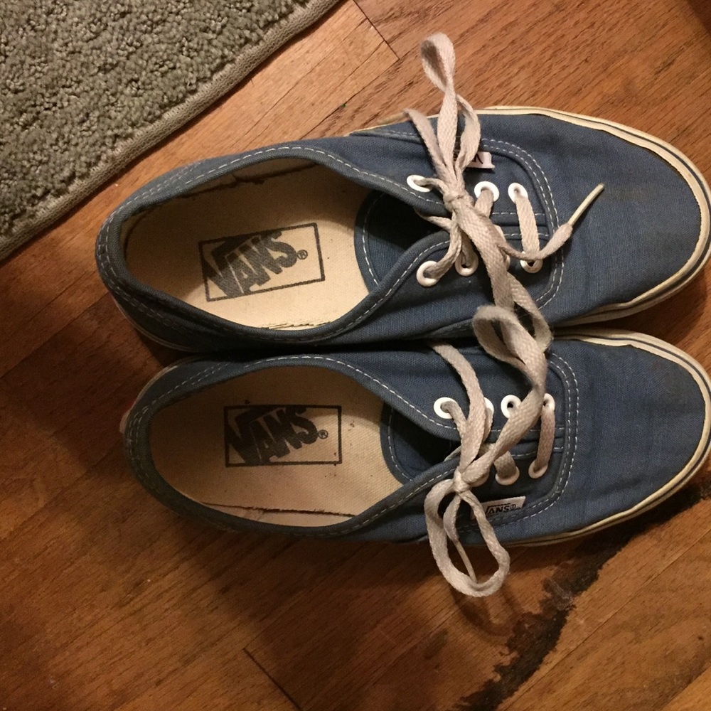 Vans size 6 in women or 4.5 in men