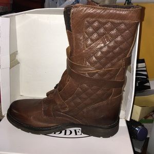 Steve Madden Bounti leather boots. Size 8.