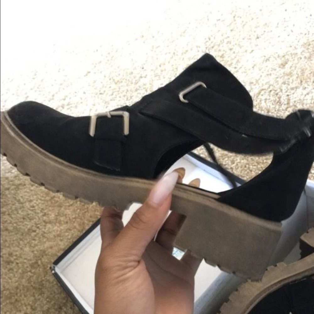 Casual shoes