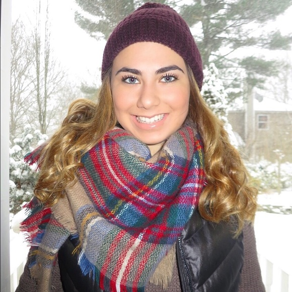 Meet your Posher, Britney - Picture 2 of 3