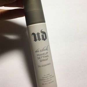 Urban Decay De-Slick Makeup Setting Spray