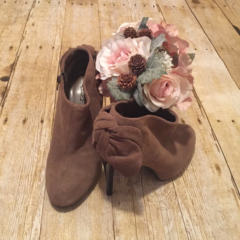 bow booties