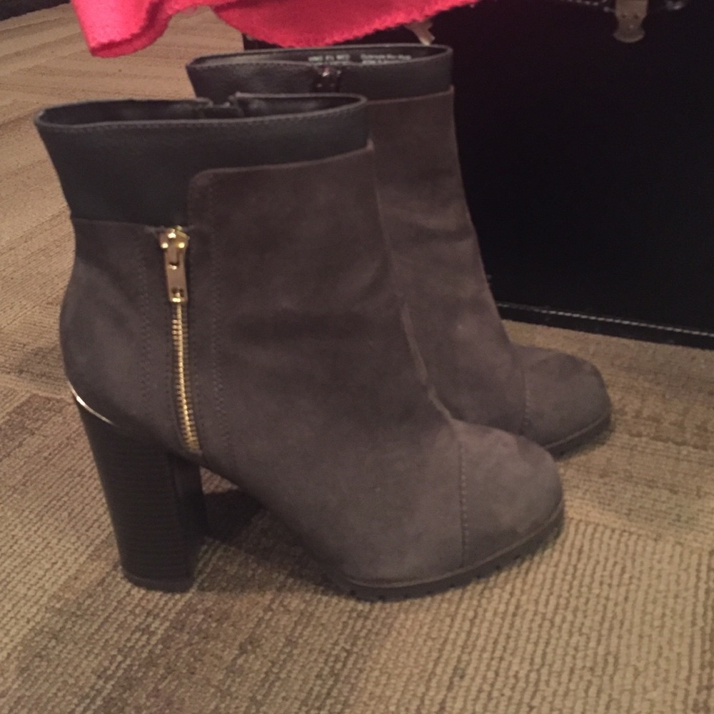 Juicy Couture gray heel boots