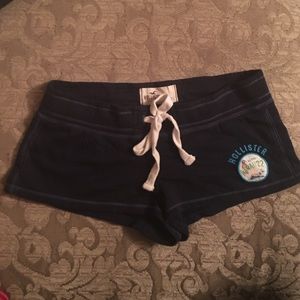 Hollister sleep short.