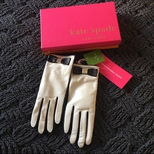NWT Kate Spade bow tech gloves