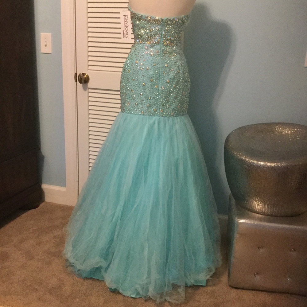 FORMAL DRESS NWT Size 6 - Picture 2 of 4
