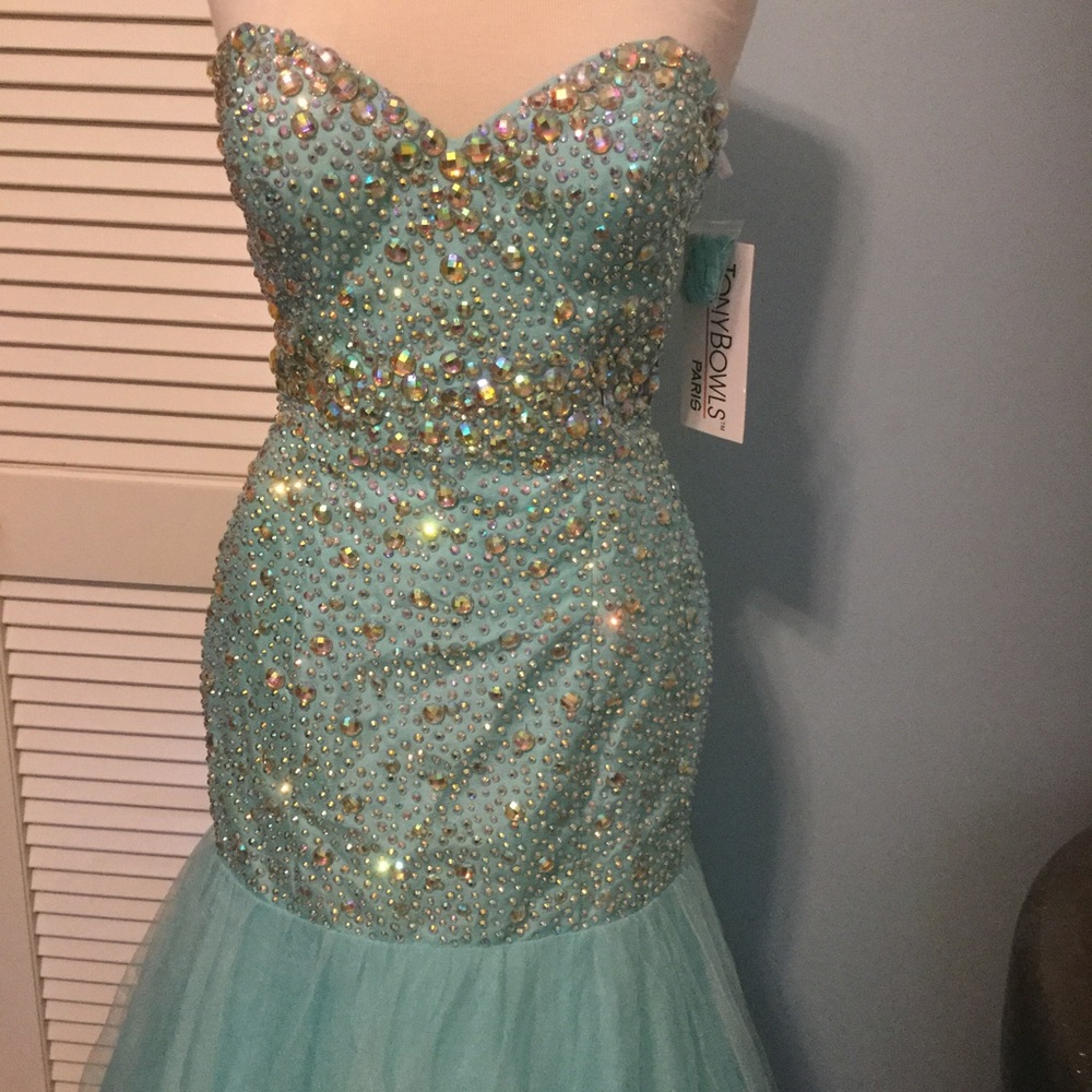 FORMAL DRESS NWT Size 6 - Picture 3 of 4