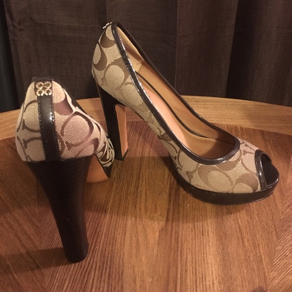 Coach Heels - Picture 4 of 4