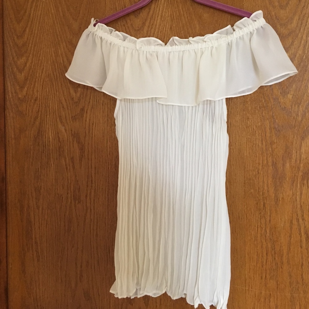 Cute off the shoulders top sz M