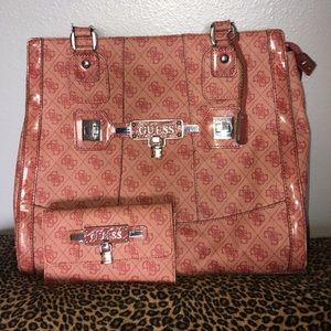 Guess purse with wallet❤️