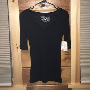 Derek Heart Tops - 🍄Black form🍄fitting v neck tee Derek Heart Tops - 🍄Black form🍄fitting v neck tee