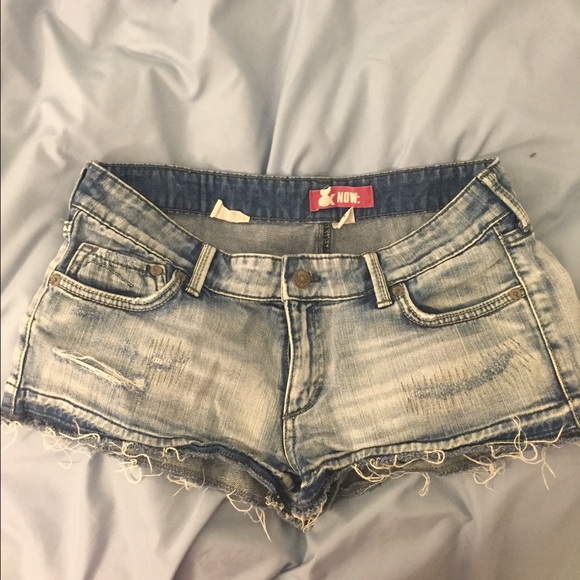 Cute jean shorts size 10 - Picture 2 of 3