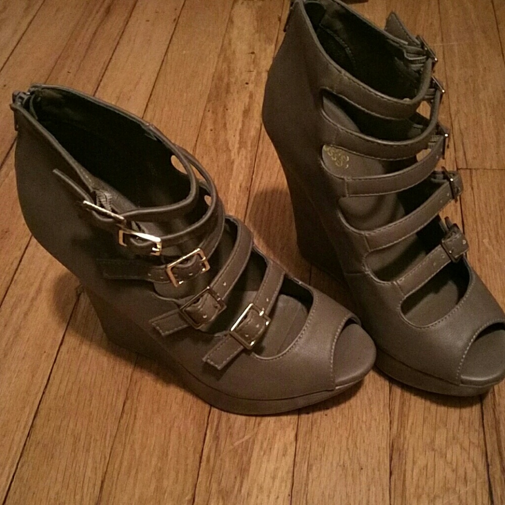 Brown Faux Leather Buckle Strappy Wedges