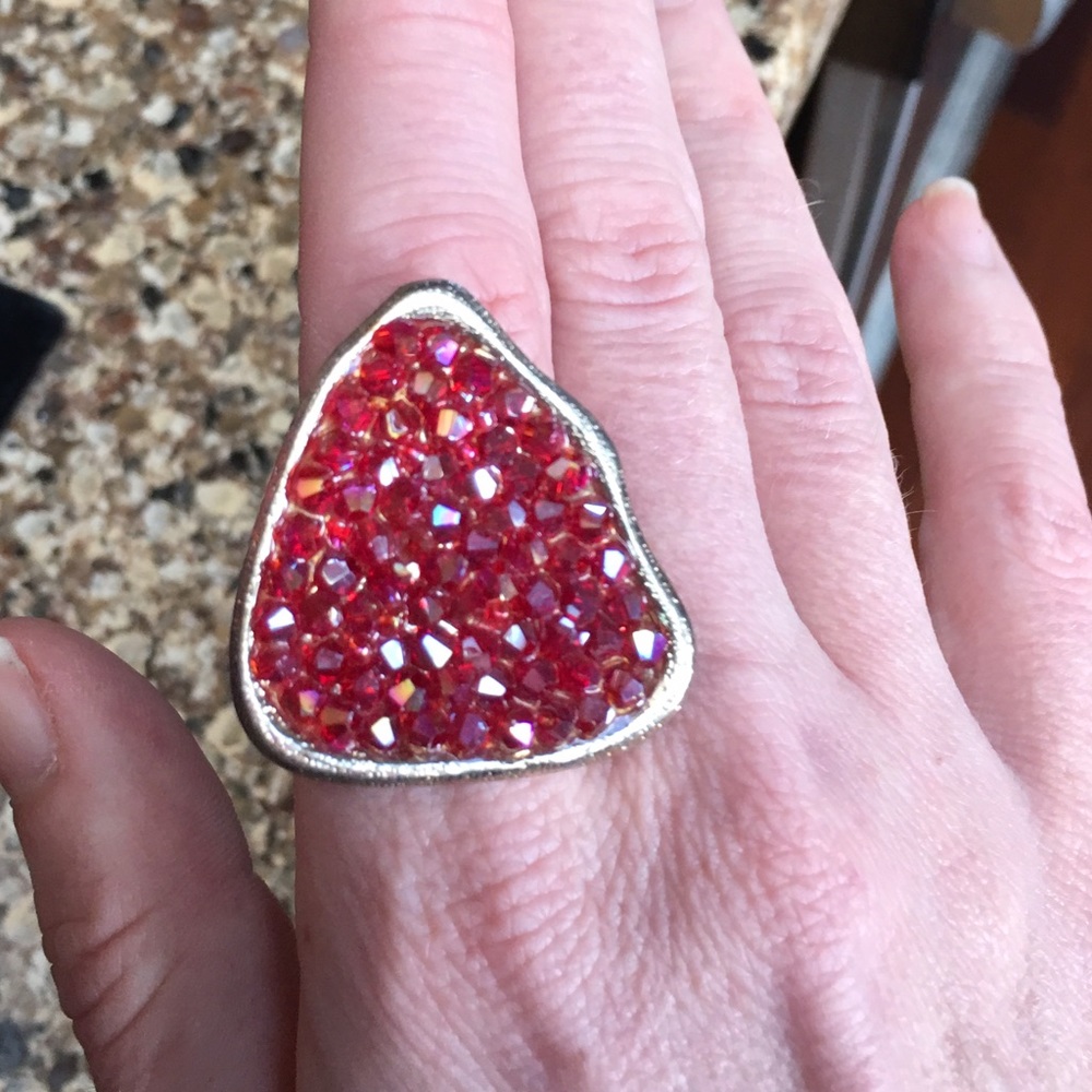 Gorgeous! Fuschia crystal expandable ring 🚫trades