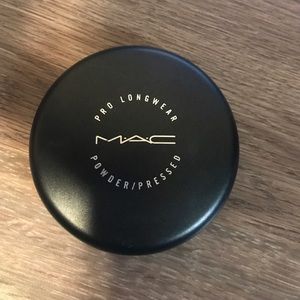 MAC Pro Longwear Pressed Powder in Light Plus