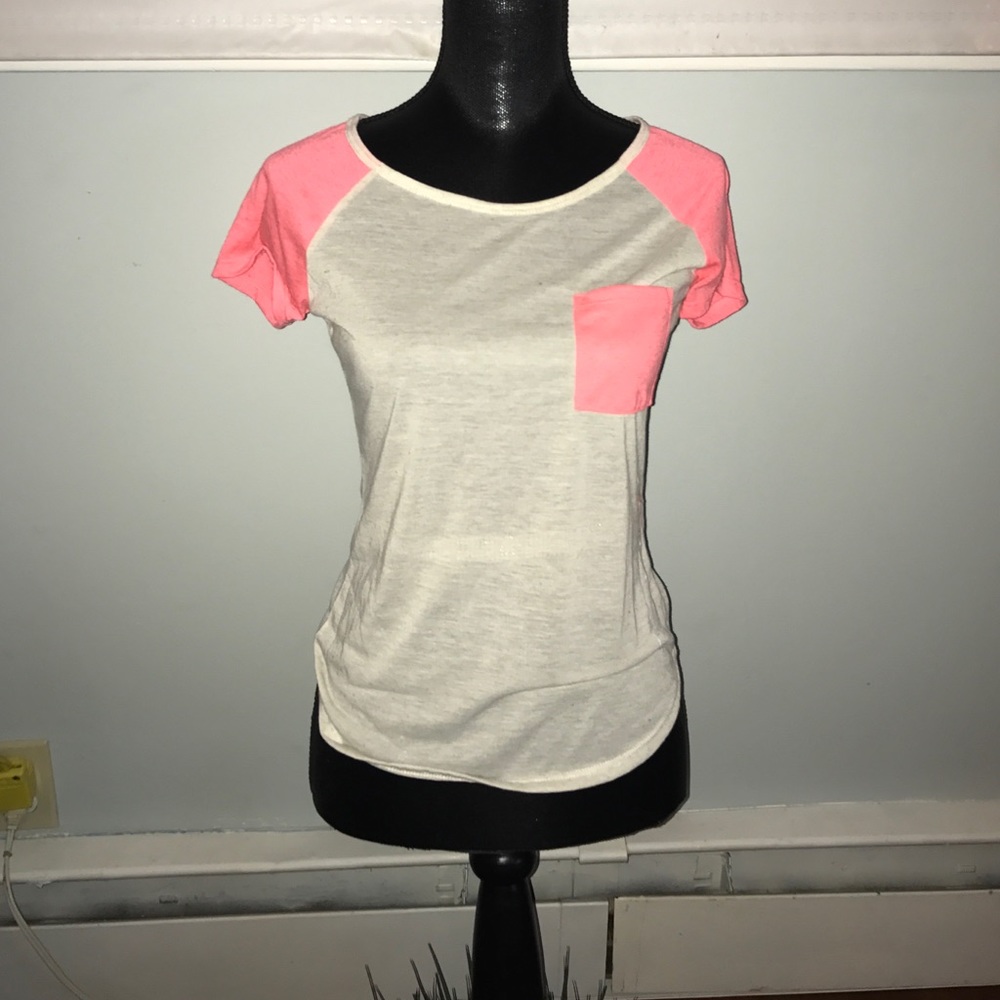 Pocketed tee