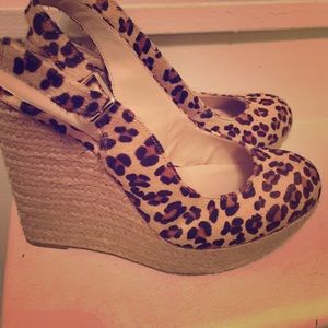 Leopard pony skin wedge