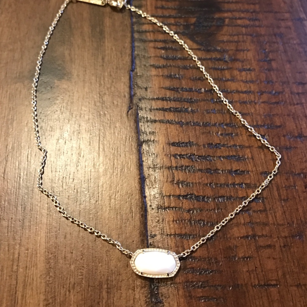 Elisa Gold Pendant Necklace In White Pearl