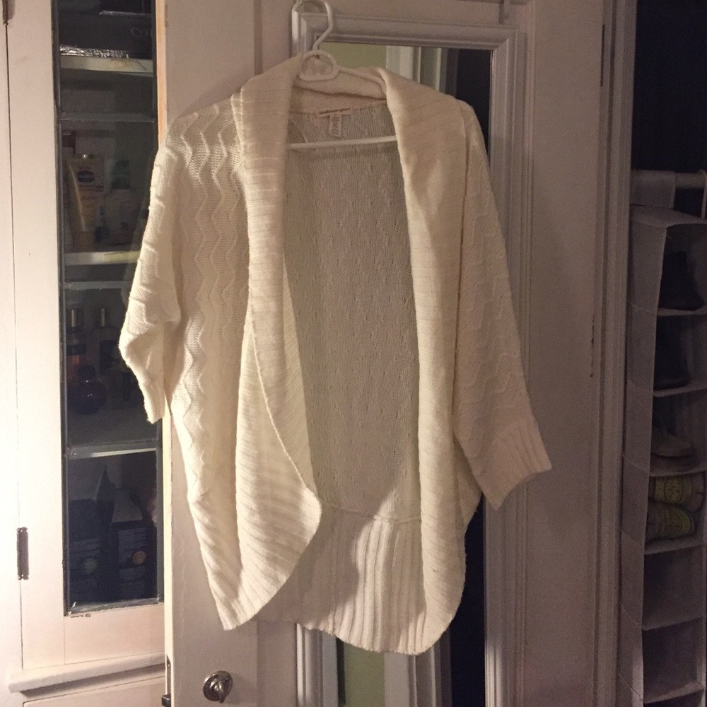 Quarter sleeve light Cardigan