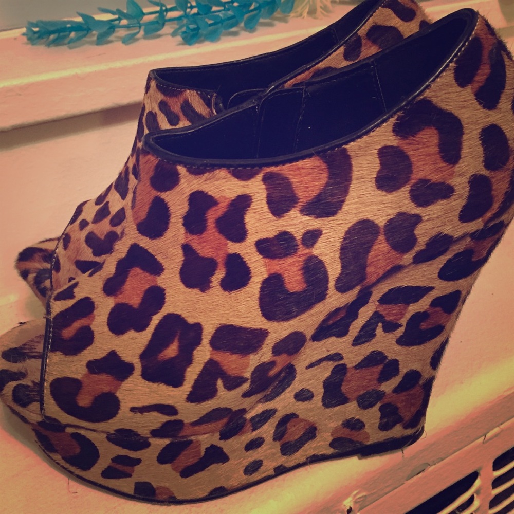 Steve Madden Leopard wedge booties