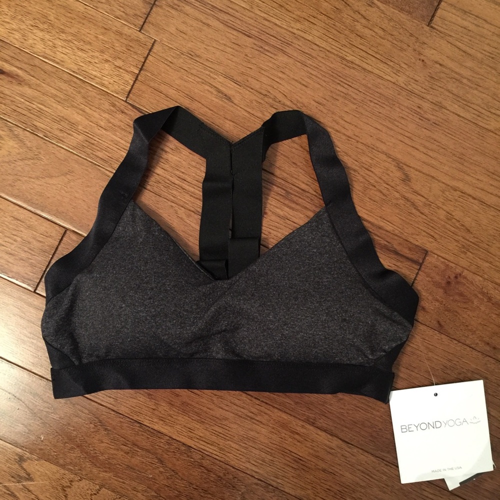 Beyond Yoga XS gray and black sports bra NWT