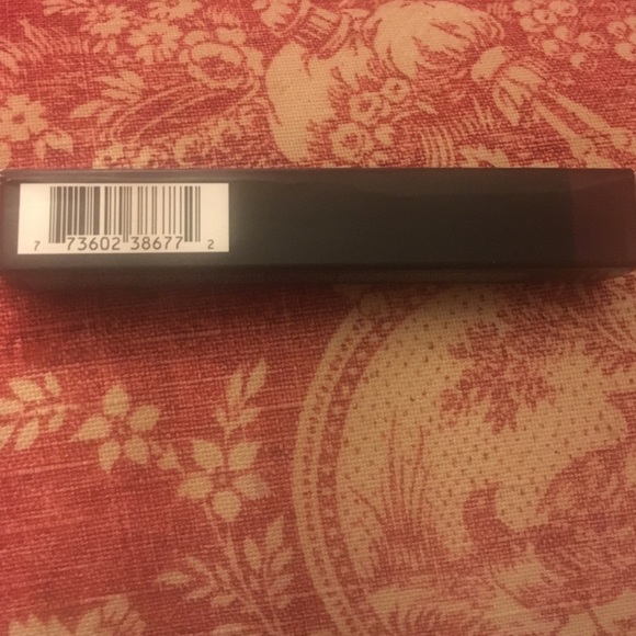 MAC Patent Polish Lip Pencil in Berry Black Friday - Picture 4 of 4