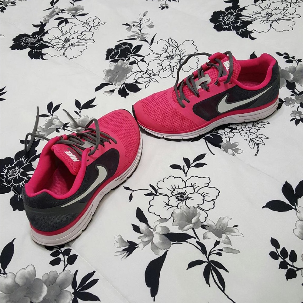 **SALE** Brand new Nike sneakers