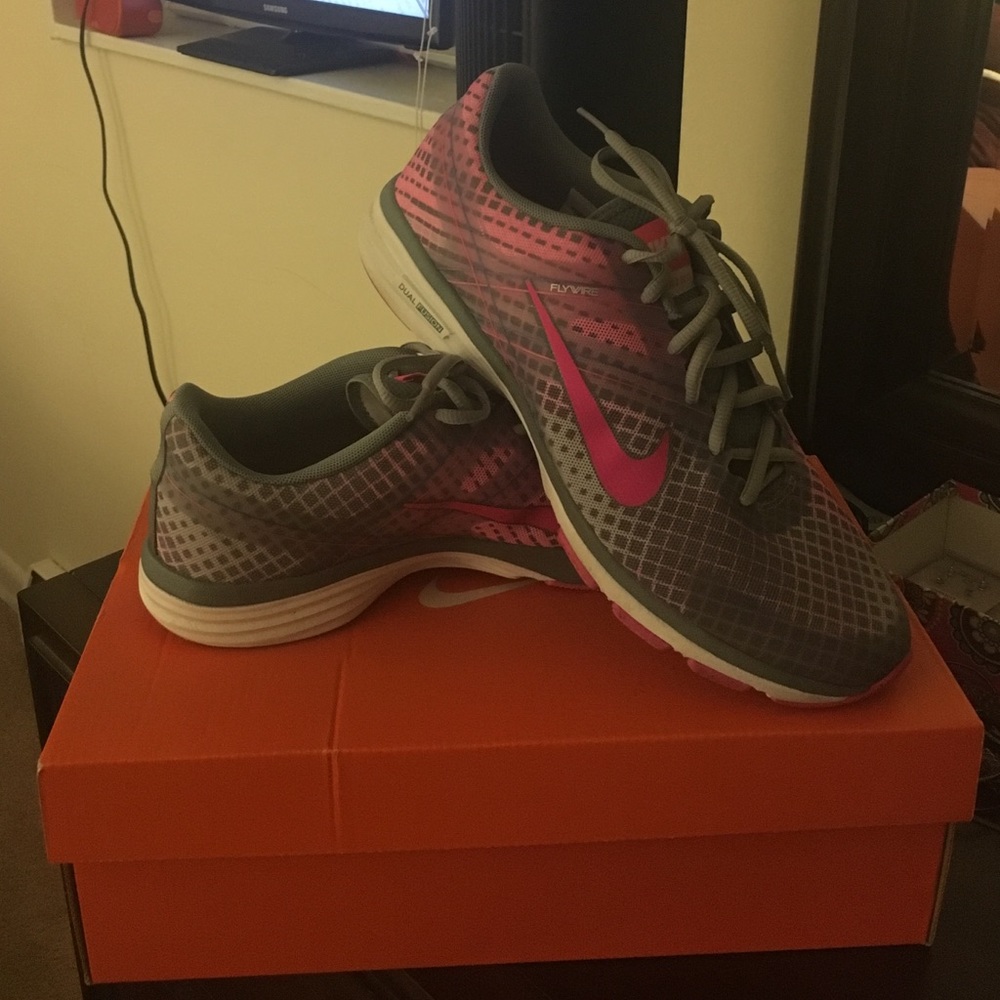 Lightly used Nike dual fusion shoes
