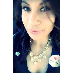 Meet your Posher, Cynthia