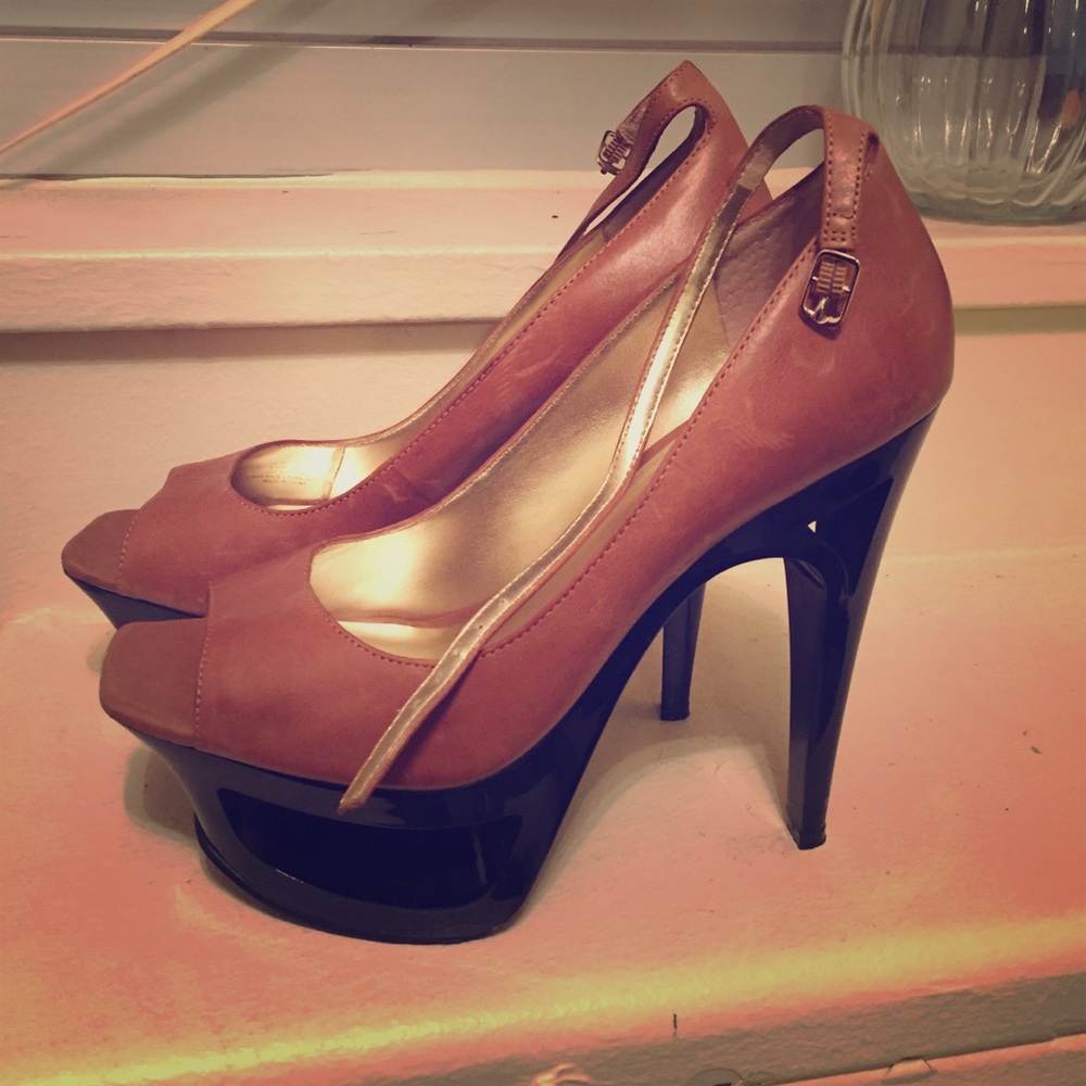 Jessica Simpson Platform cutout pump