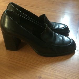 Nine West black leather loafer heels