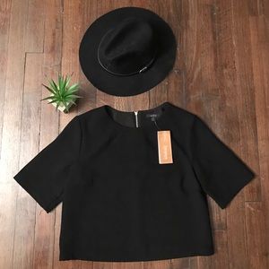 Black short sleeve crop top