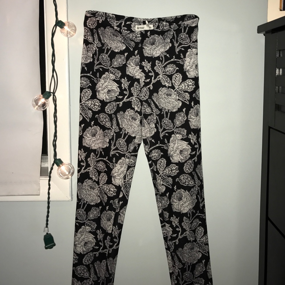 Bethany Mota work out legging