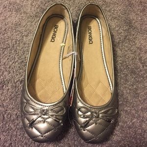 Silver pleated flats