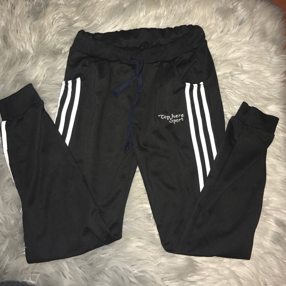 Joggers with white stripes
