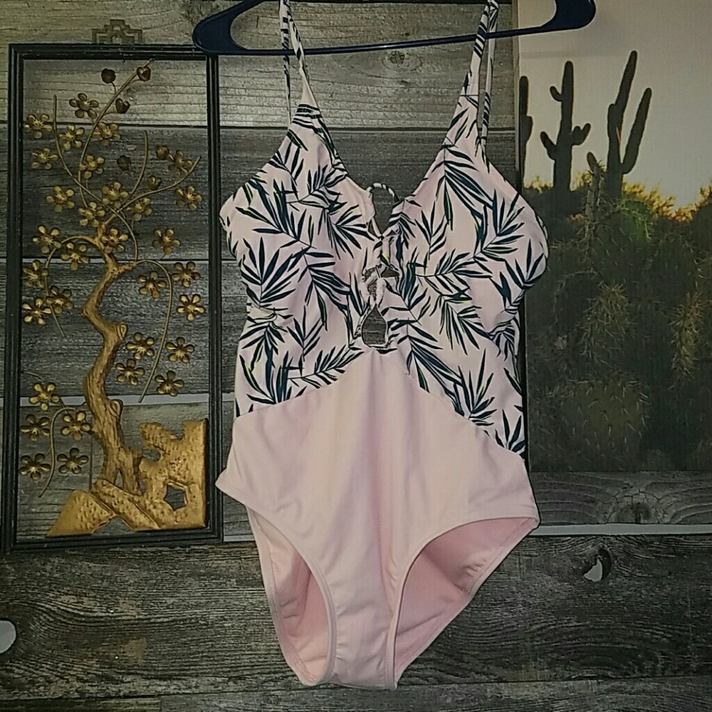 NWT Xhilaration swimsuit