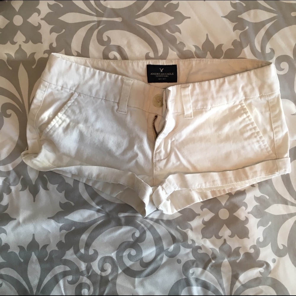 American Eagle white shorts