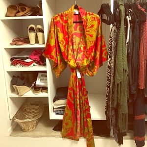 Gorgeous NATORI robe NWT