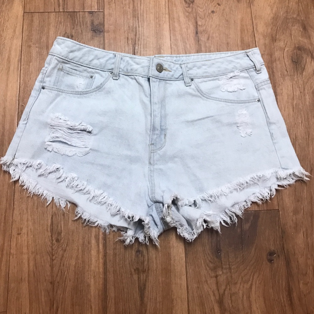 DIVIDED High-waist denim shorts