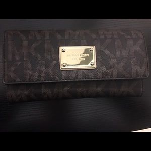 Michael Kors Jet Set Checkbook Wallet Brown