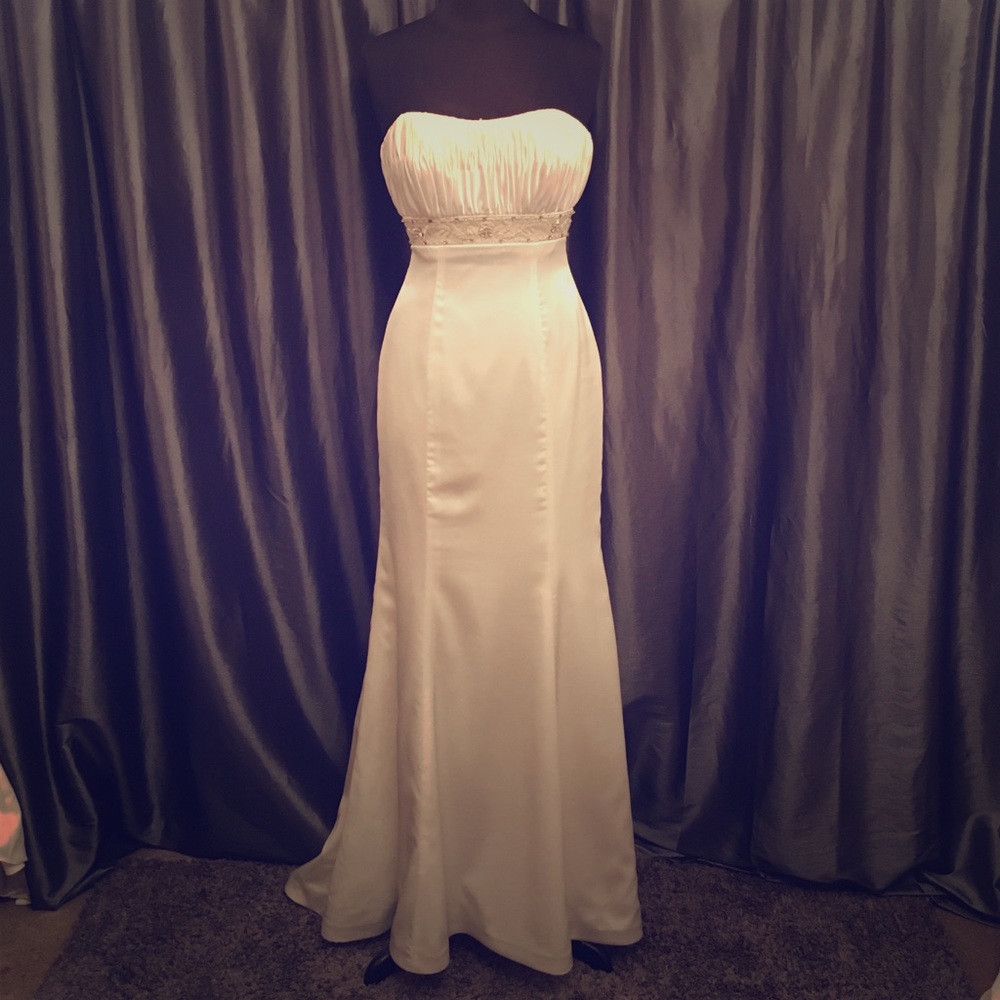 NWT Mia Solano gown