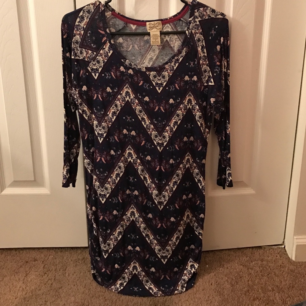 Quarter-length sleeved leggings shirt!